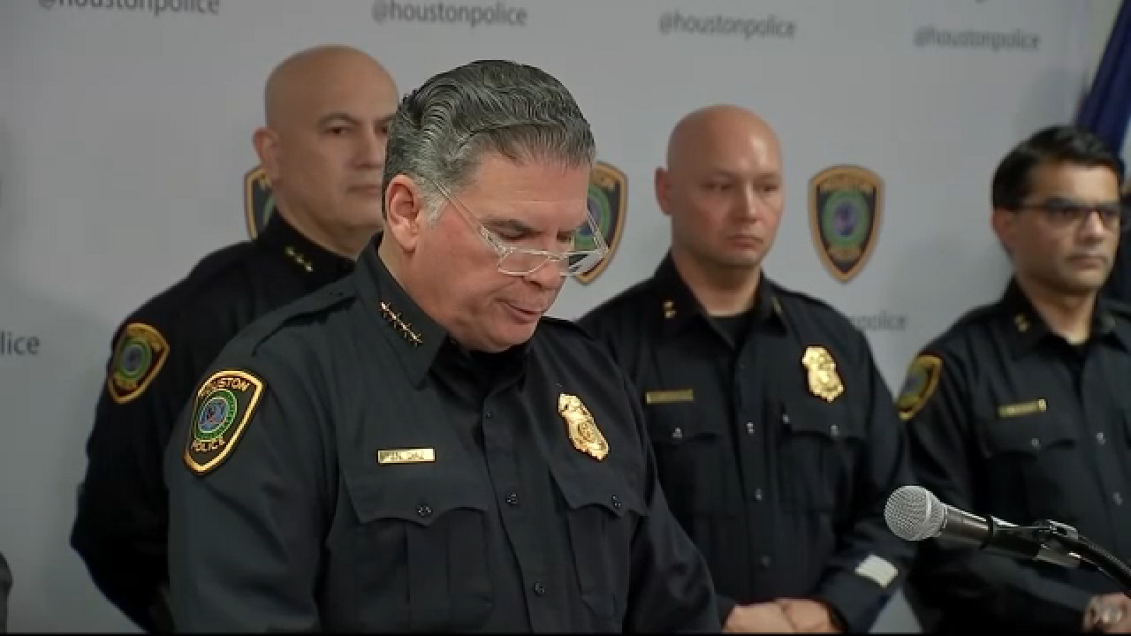 Houston Police Department updates policy after 2 reports of police officers taking immigrants directly to ICE agents