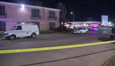 54-year-old man severely beaten over wallet in attempted robbery in SW Houston on Glenmont Drive, HPD says