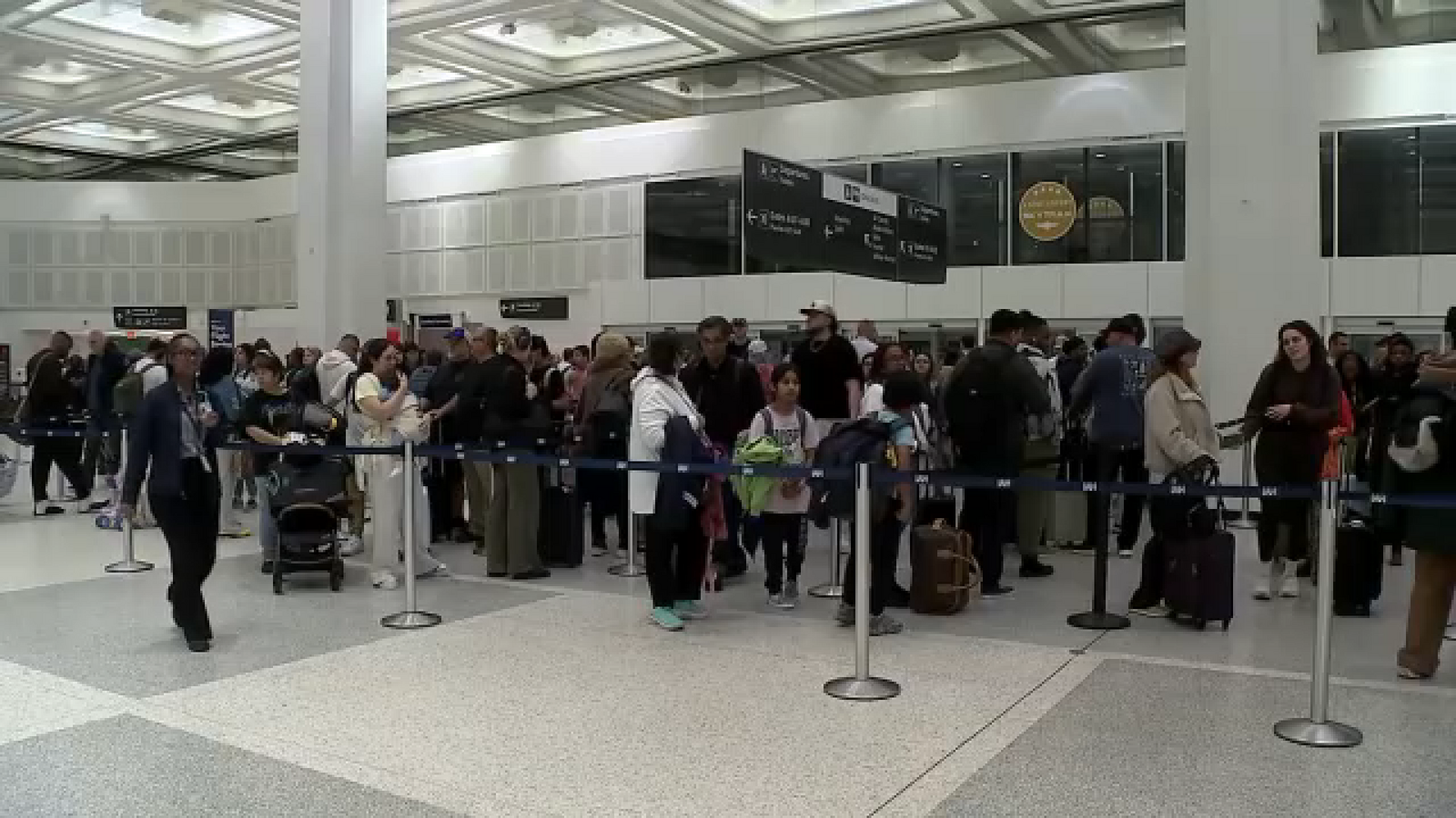 TSA wait times Houston: Bush Airport closes some TSA checkpoints as partial government shutdown drags on
