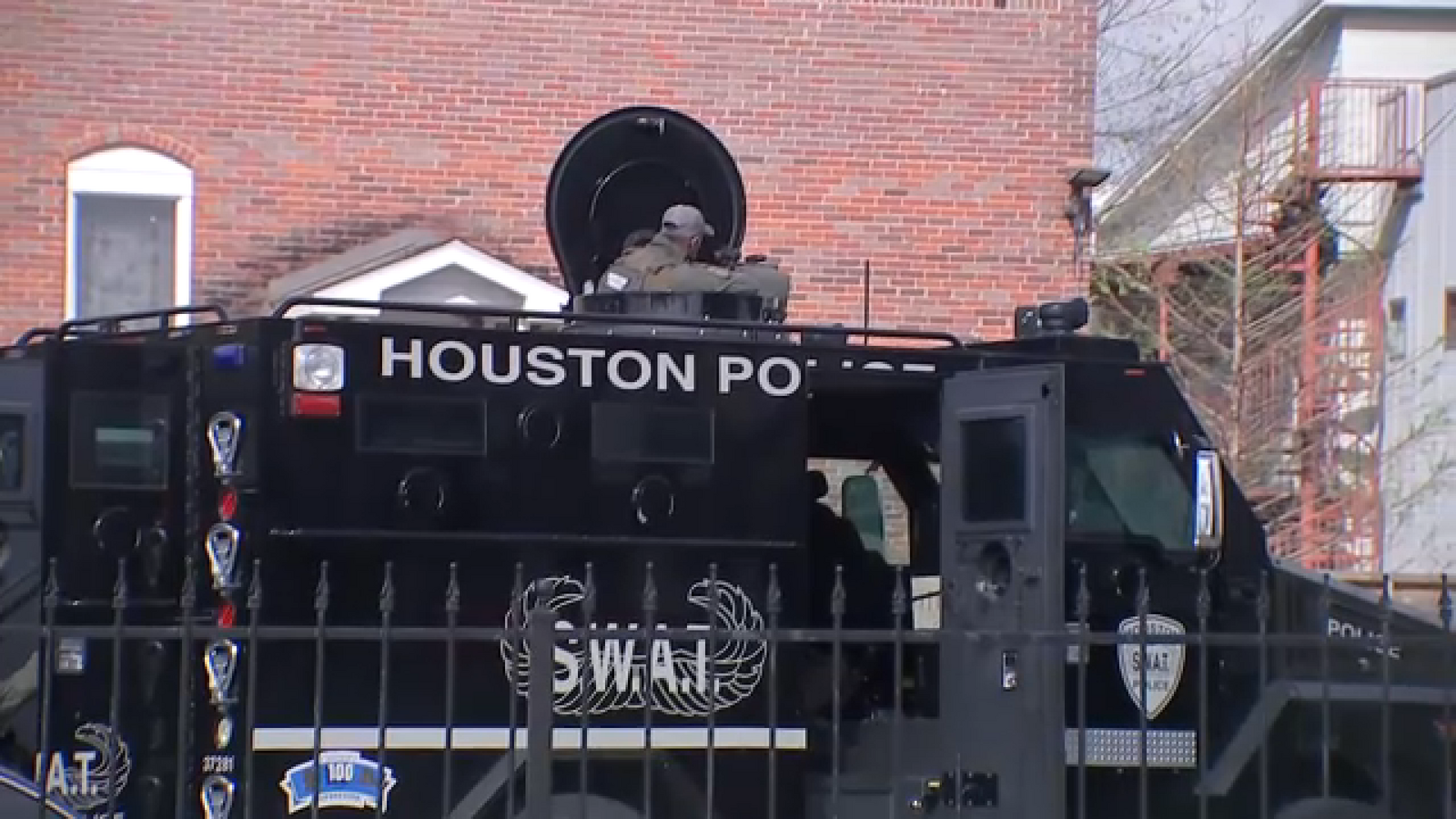 Woman shot, hospitalized as SWAT scene unfolds in Houston's Washington Corridor: HPD
