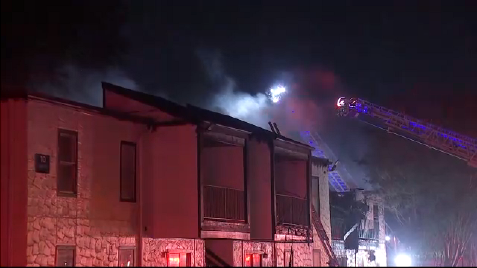 Crews battle large fire at apartment complex on Grow Lane in northwest Houston