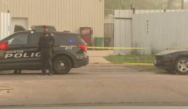 Investigation underway after owner shoots two suspect accrued of breaking into SW Houston business, HPD says