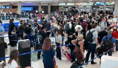 President Trump says he will sign emergency order to pay TSA agents amid persisting lines at Houston airports