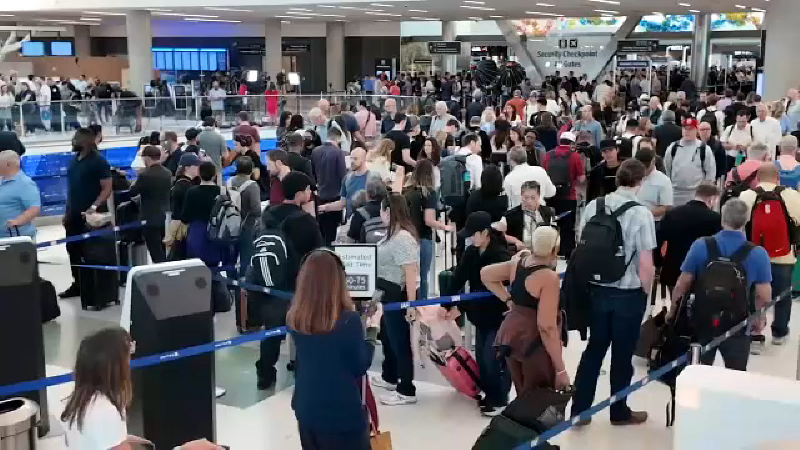 President Trump says he will sign emergency order to pay TSA agents amid persisting lines at Houston airports