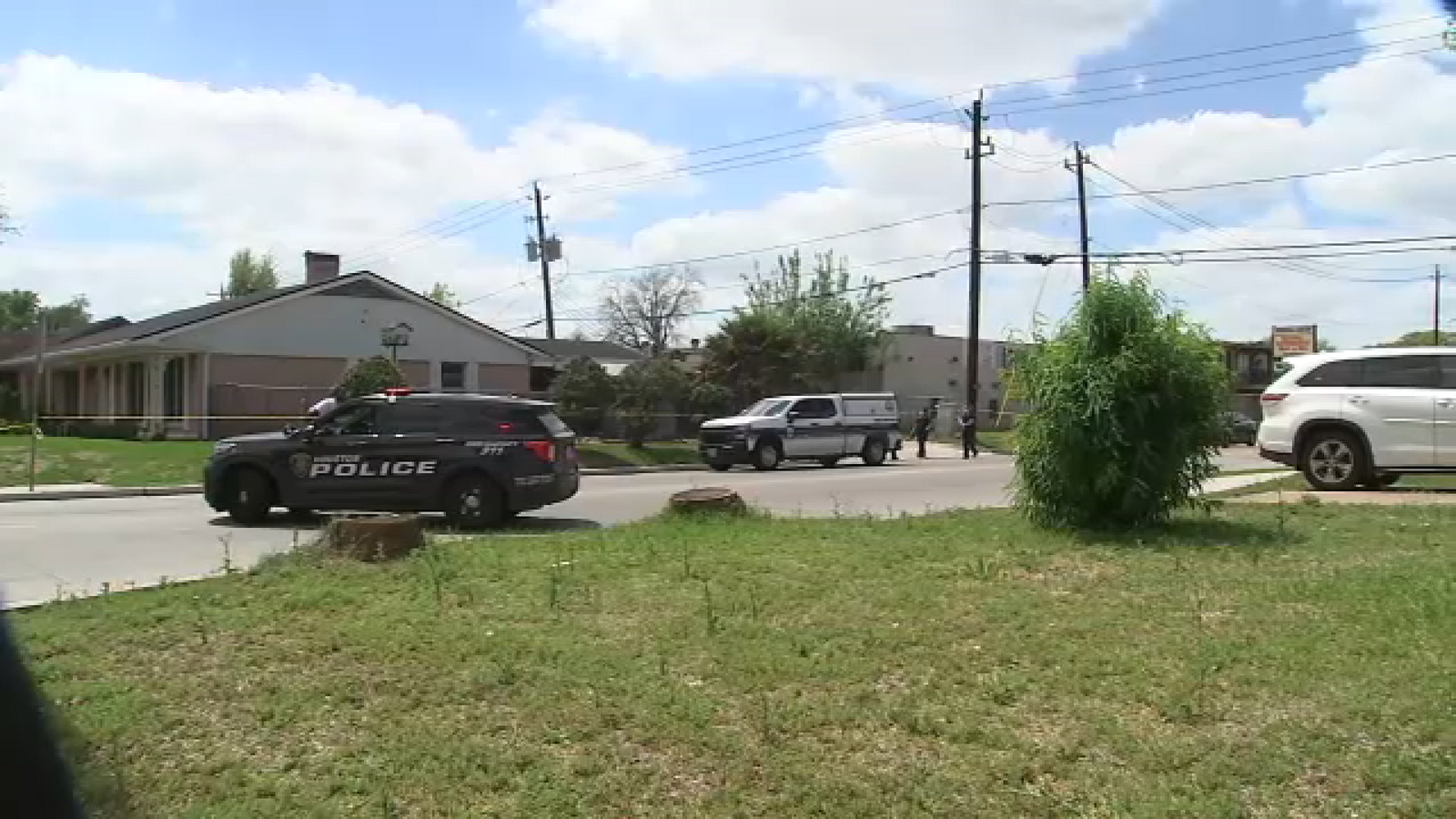 Suspect on the run after man shot to death on Rockhill Street in southeast Houston, police say