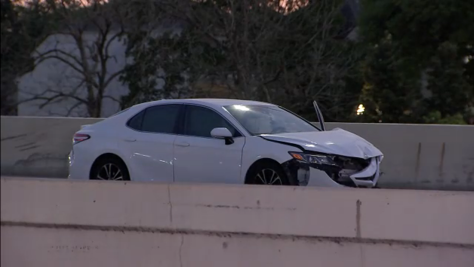 1 person killed in crash that shut down 610 West Loop southbound in Galleria Area, HPD says