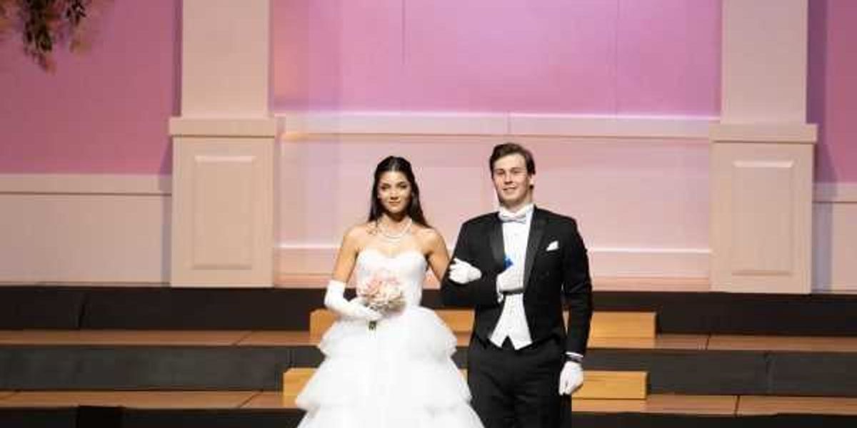 44 Dallas Symphony debutantes bow at 40th Presentation Ball