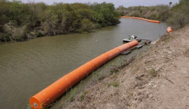 Feds plan to put 536 miles of floating barriers on Rio Grande