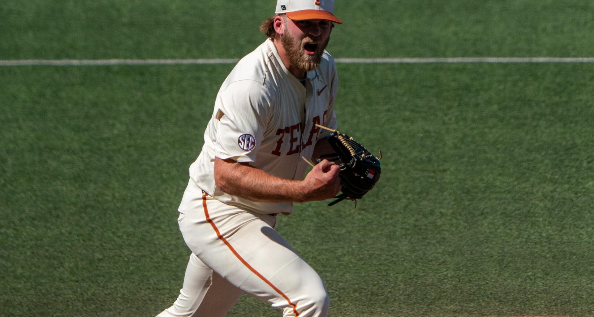 No. 2 Texas baseball wins series behind Dylan Volantis’ first SEC start – The Daily Texan