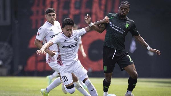 San Antonio continues undefeated start, downs Lexington