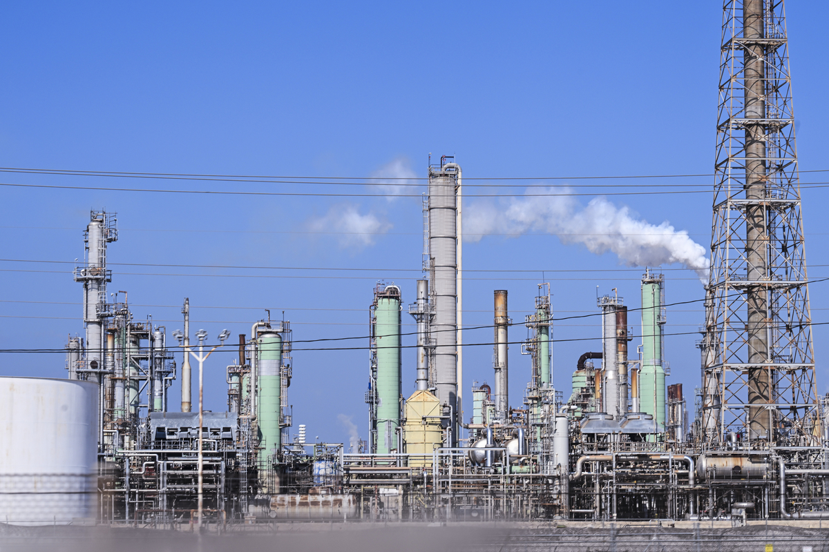 Texas refining hub seeks water fix after Abbott threatens takeover