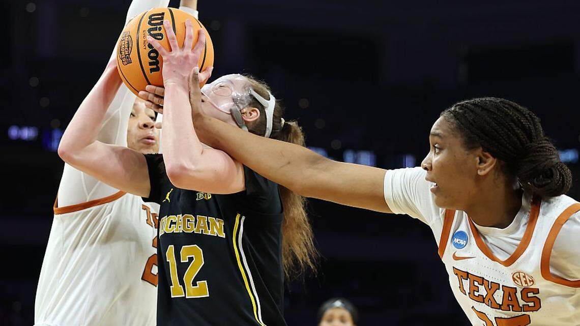 Texas dominant in Elite Eight win over Michigan in Fort Worth