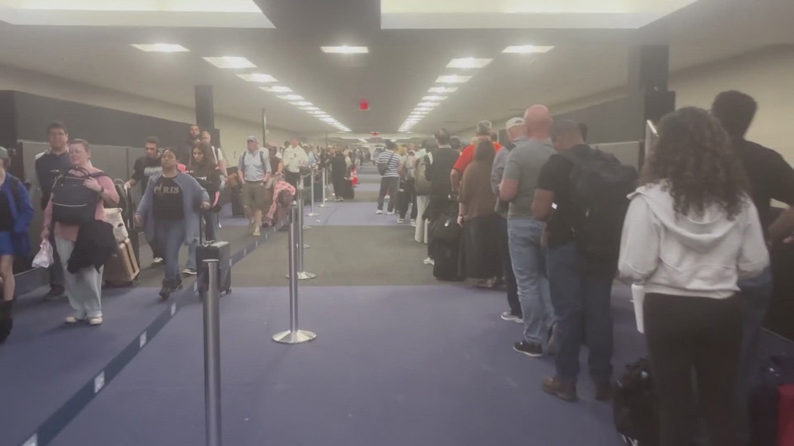 Hours-long TSA lines continue at Houston's Bush Airport amid partial government shutdown