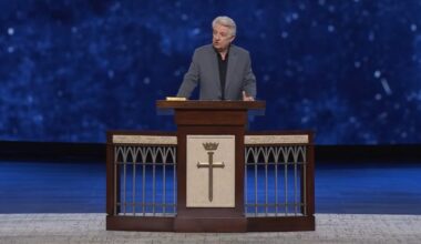 Man removed from Texas megachurch during Sunday service