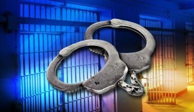 Man arrested, accused of intoxication assault after 2 injured in North Side crash, SAPD says