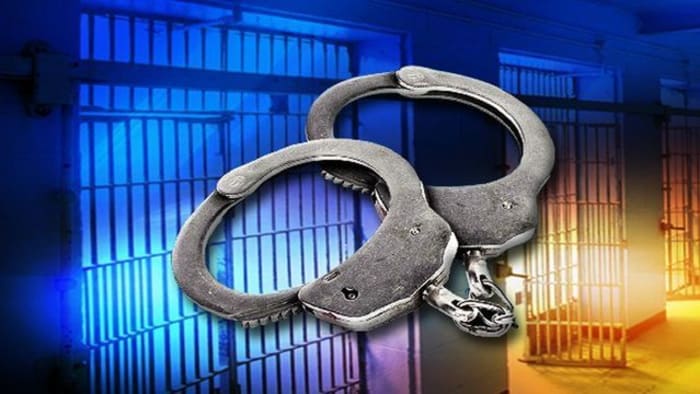 Man arrested, accused of intoxication assault after 2 injured in North Side crash, SAPD says