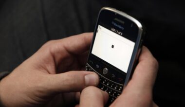 Texas officials warn of DMV text scam targeting drivers