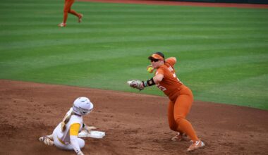 No. 3 Texas softball holds No. 24 South Carolina to 2 runs in first victory of conference season – The Daily Texan