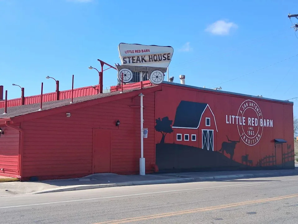 For decades, Little Red Barn has served everyone – from politicians and businessmen to everyday San Antonians and tourists. (Eric Moreno for MySA)