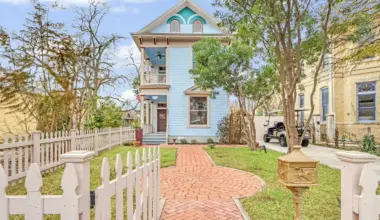 This San Antonio house for sale was built in 1905 for a relative of King William himself