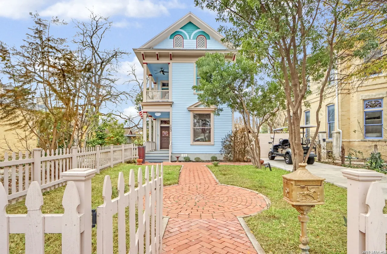This San Antonio house for sale was built in 1905 for a relative of King William himself