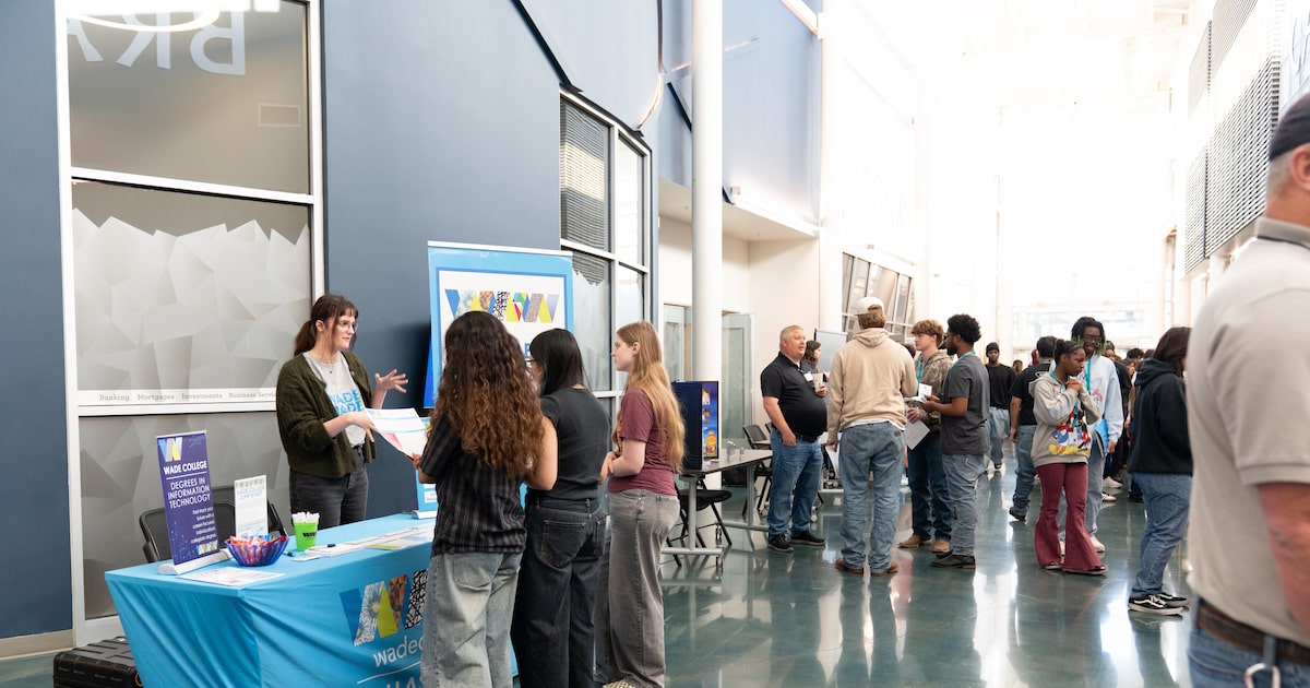 Here's how high school students can stand out with local employers at job fairs