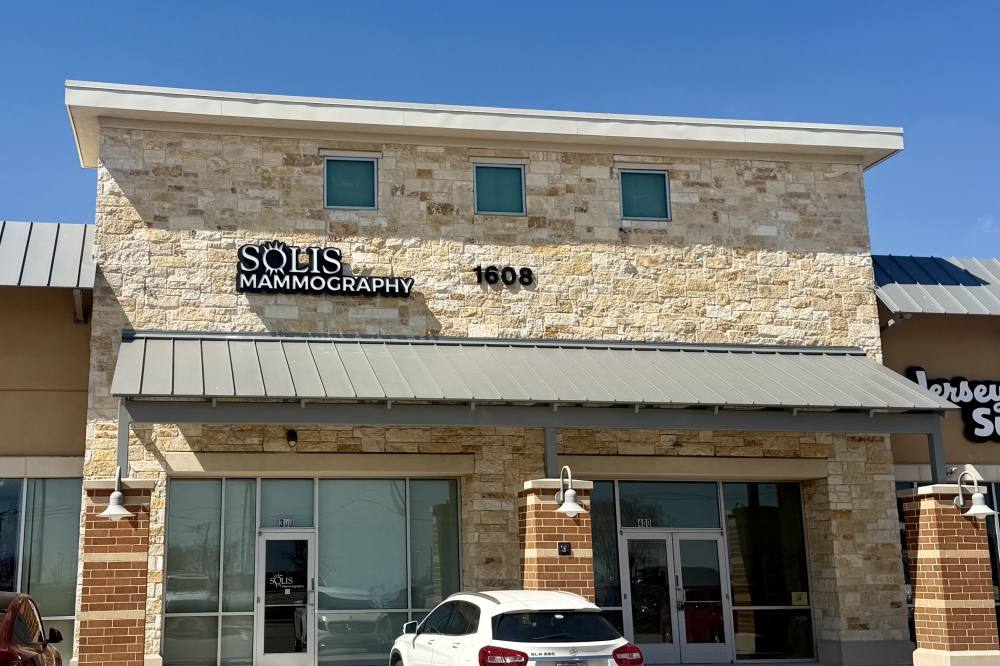 Solis Mammography is accepting appointment at it's new Pflugerville location offering 3D mammograms as well as Mammo Heart, an AI screening tool for asymptomatic women. (Manuel Holguin Jr. / Community Impact)