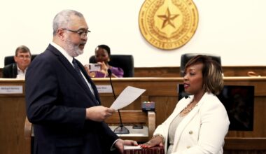 Travis County Commissioner Jeff Travillion swore in Leander's newest mayor, Na'Cole Thompson, on Feb. 27. (Courtesy city of Leander)