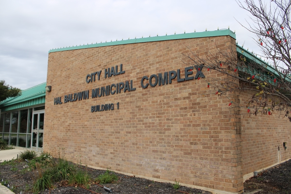 Schertz City Hall is located within the Hal Baldwin Municipal Complex at 1400 Schertz Parkway. (Andrew Creelman/Community Impact)