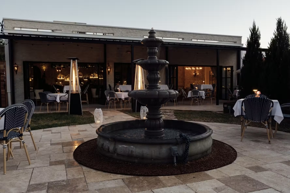 Tiny's No. 5 offers meals by its gardenside. (Courtesy Tiny's No. 5 via Facebook)