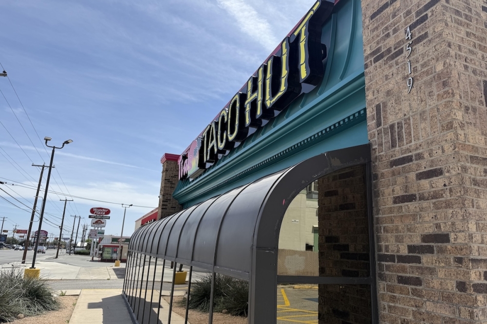 Tia's Taco Hut is now open off of Fredericksburg Road in Balcones Heights. (Andrew Creelman/Community Impact)