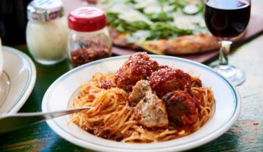 A plate of spaghetti and meatballs