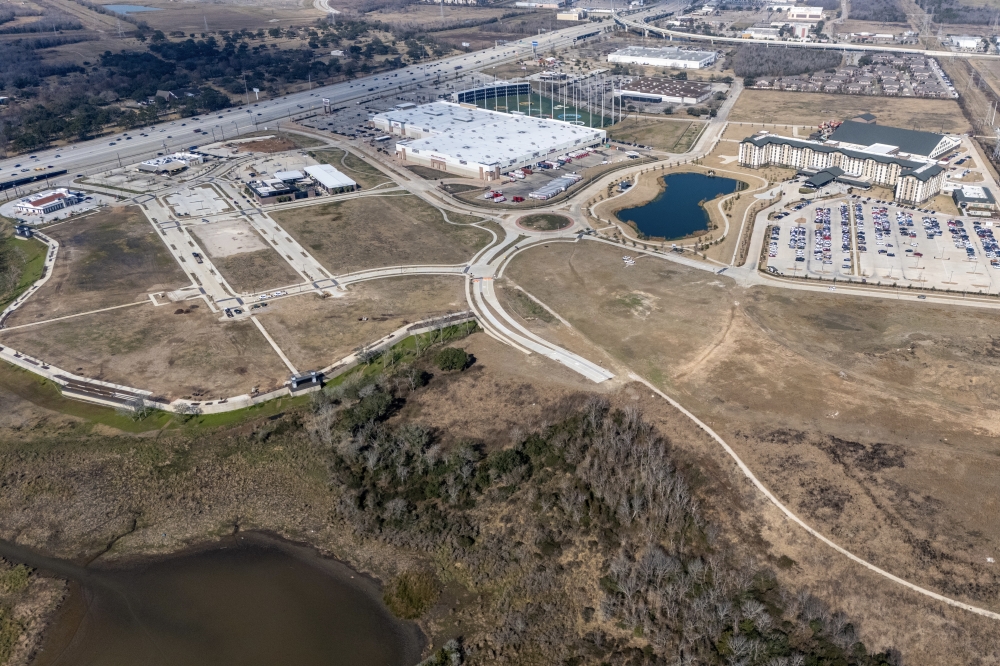 Webster’s Flyway development is now home to Great Wolf Lodge, Vida Mariscos and Chicken N Pickle, with a 12,500-seat amphitheater and a Brazilian steakhouse among the projects slated to open soon. (Jamaal Elllis/Community Impact)