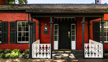 The entrance to the Paggi House