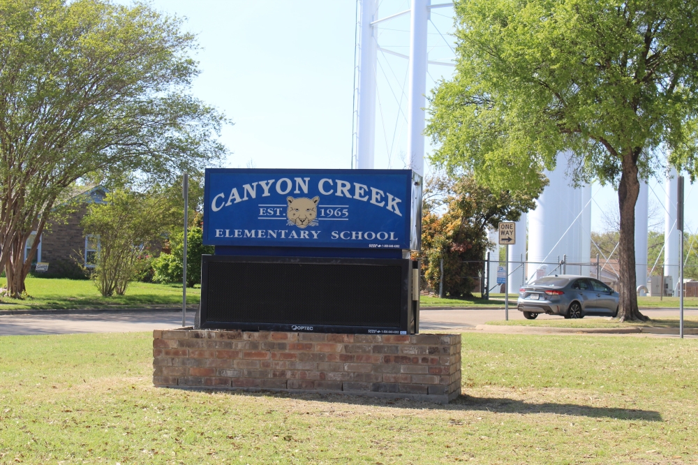 Richardson ISD is set to install a temporary classroom building at Canyon Creek Elementary in June. (Isabella Zeff/Community Impact)