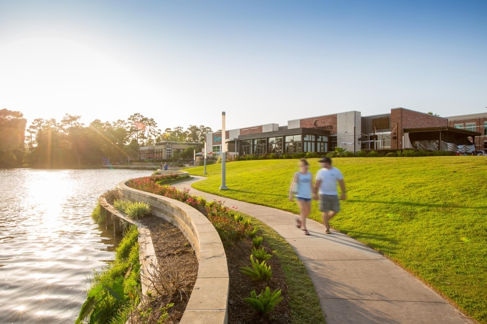 Head to Kings Harbor for an evening of live music performed by Party On! (Courtesy Kings Harbor)