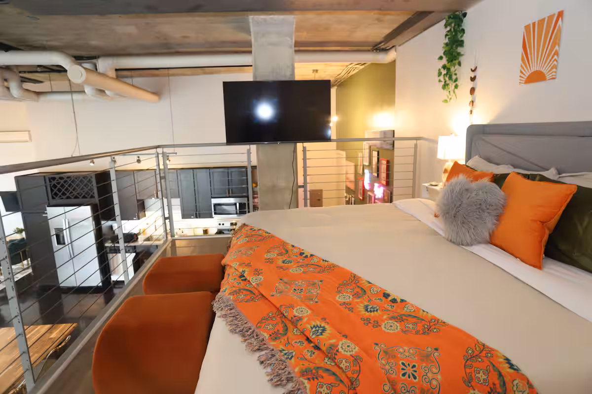 9 Airbnbs in Deep Ellum in Dallas