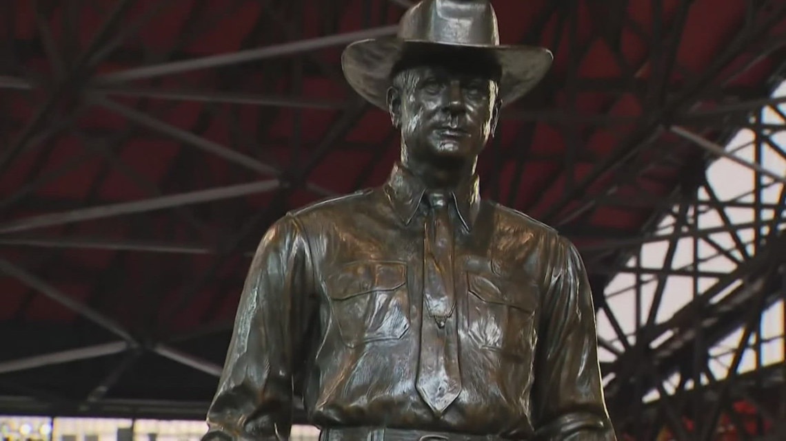 Fort Worth Congressman calls on Rangers, MLB to remove controversial statue