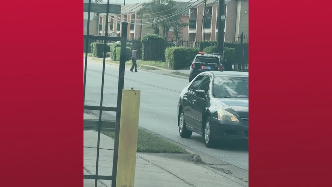 Dramatic video shows shooting between Houston police officer and man