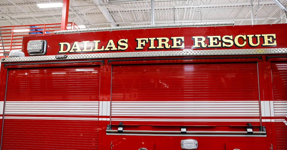 1 dead, firefighter injured in east Oak Cliff house fire