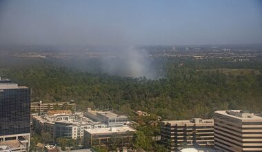 Live look | Seeing the big plumes of smoke over Houston? Here's what's happening at Memorial Park