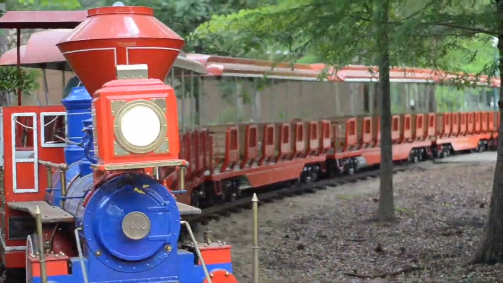 Man hospitalized after being hit by Hermann Park train, Houston Fire Department says