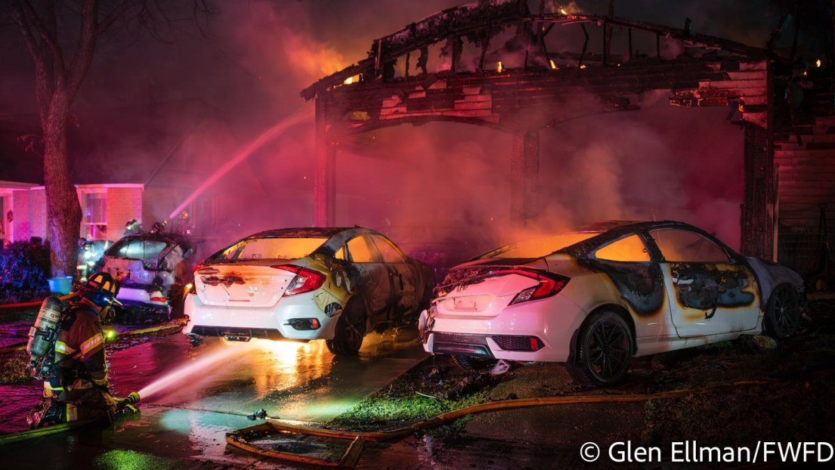 Fort Worth house fire destroys five cars and damages two homes – NBC 5 Dallas-Fort Worth