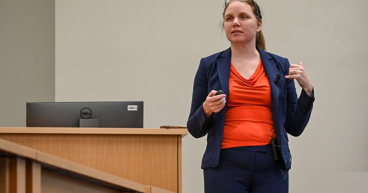 UTA College of Business dean candidate presents vision to prepare students for workforce | Campus