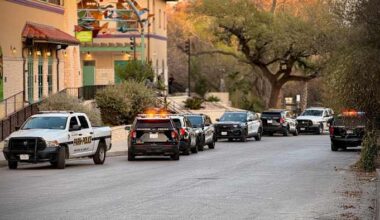 SAPD investigating after man pulled out gun at San Antonio Zoo