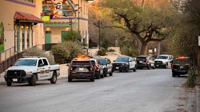 SAPD investigating after man pulled out gun at San Antonio Zoo