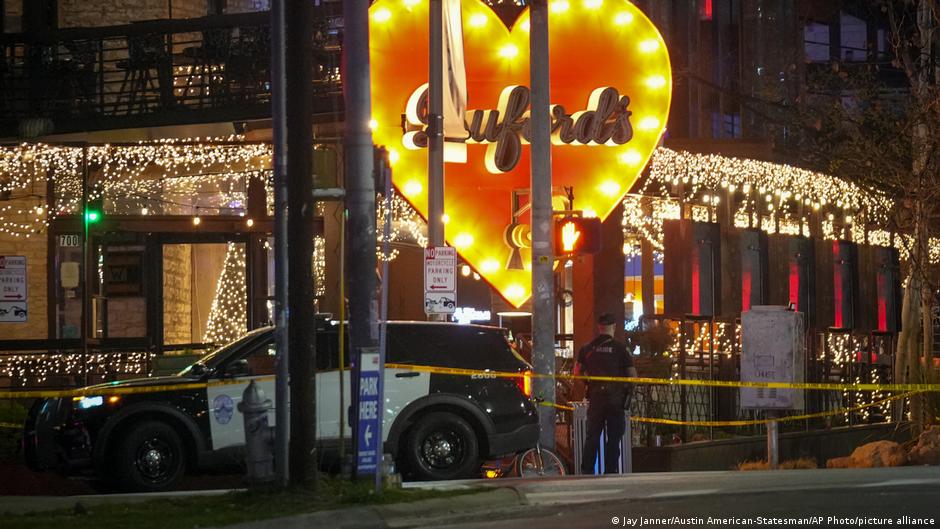 Texas bar shooting leaves 3 dead, 14 injured