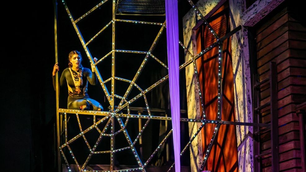 WAA Reading Show! ZACH Theatre spins “Charlotte’s Web” with bluegrass and aerial artistry. Photos Courtesy Axel B. Photography