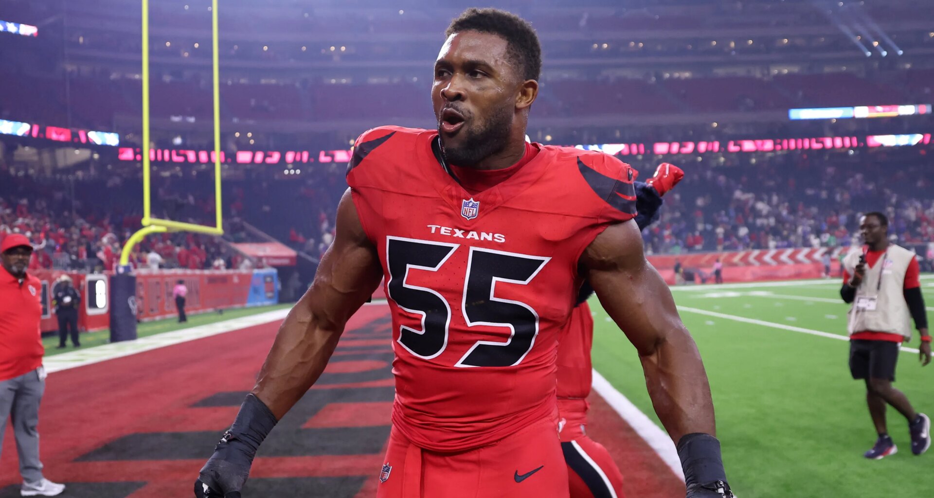 Houston Texans extend game-wrecker DE on massive deal