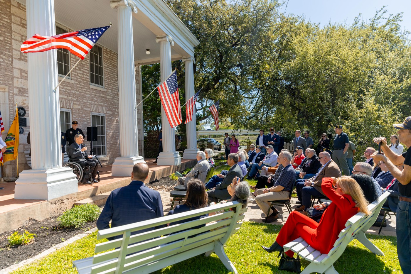 Governor Abbott Receives Award For Veteran Services At American Legion Post 76 In Austin | Oficina del Gobernador de Texas